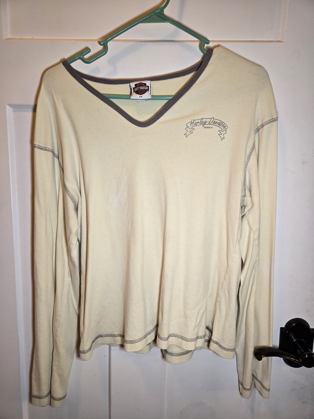 Harley-Davidson Cream Long Sleeve V-Neck Top with Gray Trim